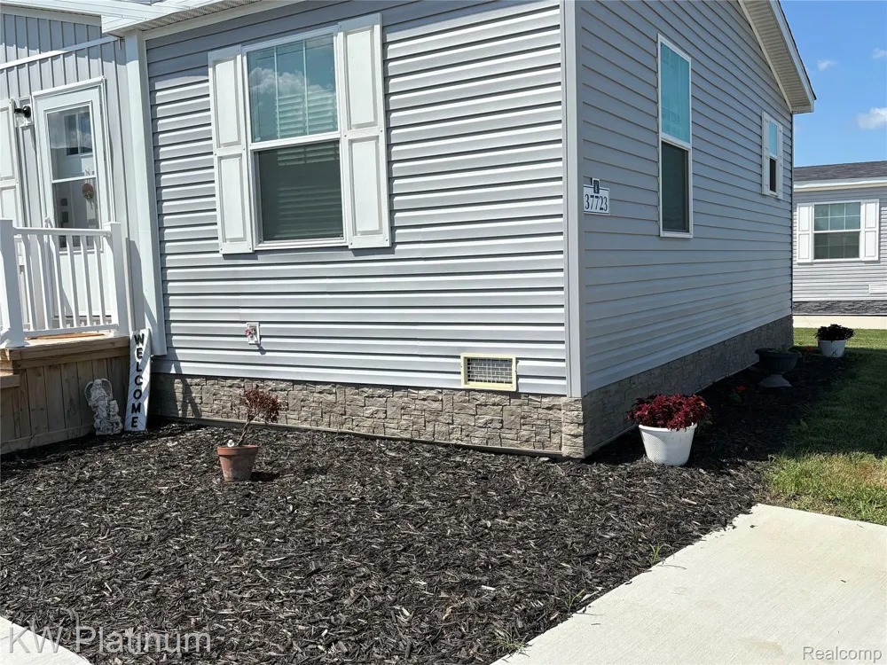 37723 Sandstone Trail Lenox Township, MI 48048