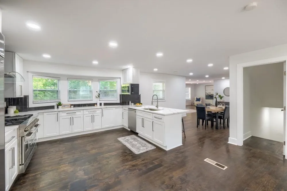 2368 Fenhurst Place Dunwoody, GA 30338