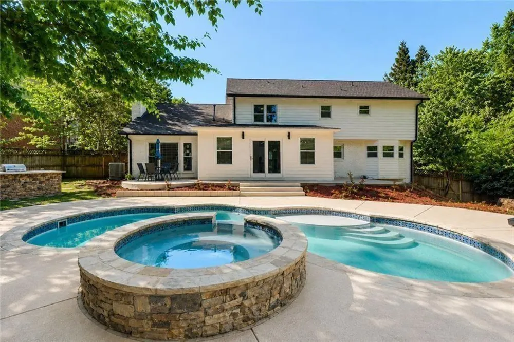 2368 Fenhurst Place Dunwoody, GA 30338