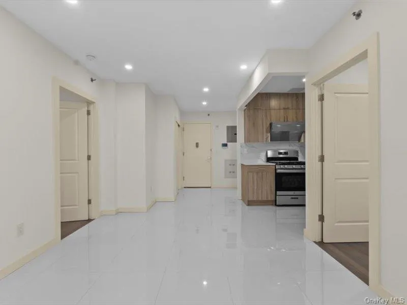 124-28 Queens Boulevard #8A Kew Gardens, NY 11415