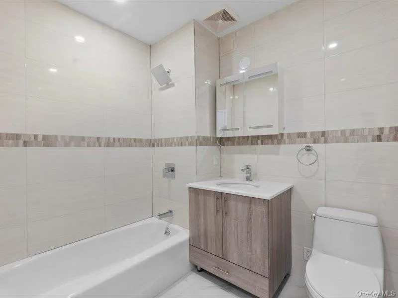 124-28 Queens Boulevard #8A Kew Gardens, NY 11415