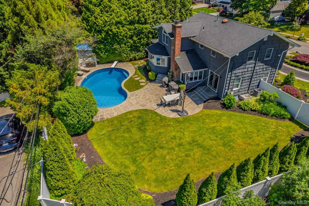 96 Eagle Lane Hauppauge, NY 11788