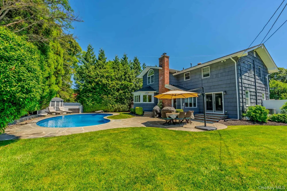 96 Eagle Lane Hauppauge, NY 11788