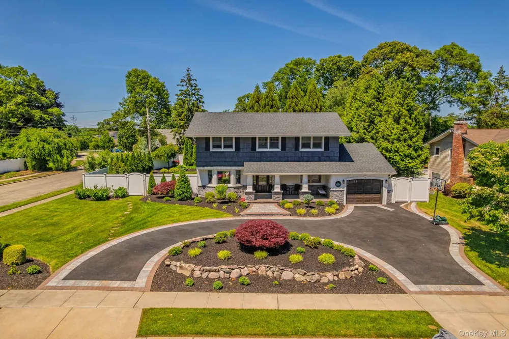 96 Eagle Lane Hauppauge, NY 11788