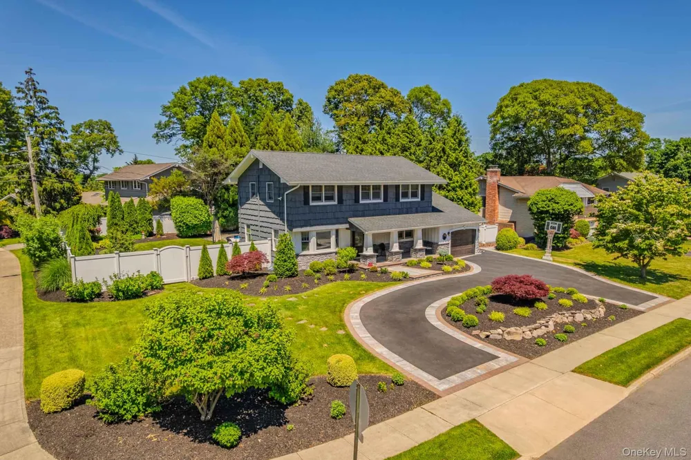 96 Eagle Lane Hauppauge, NY 11788