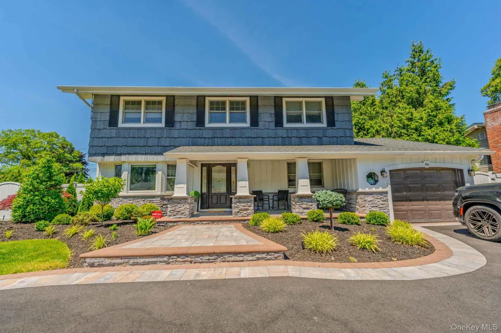 96 Eagle Lane Hauppauge, NY 11788