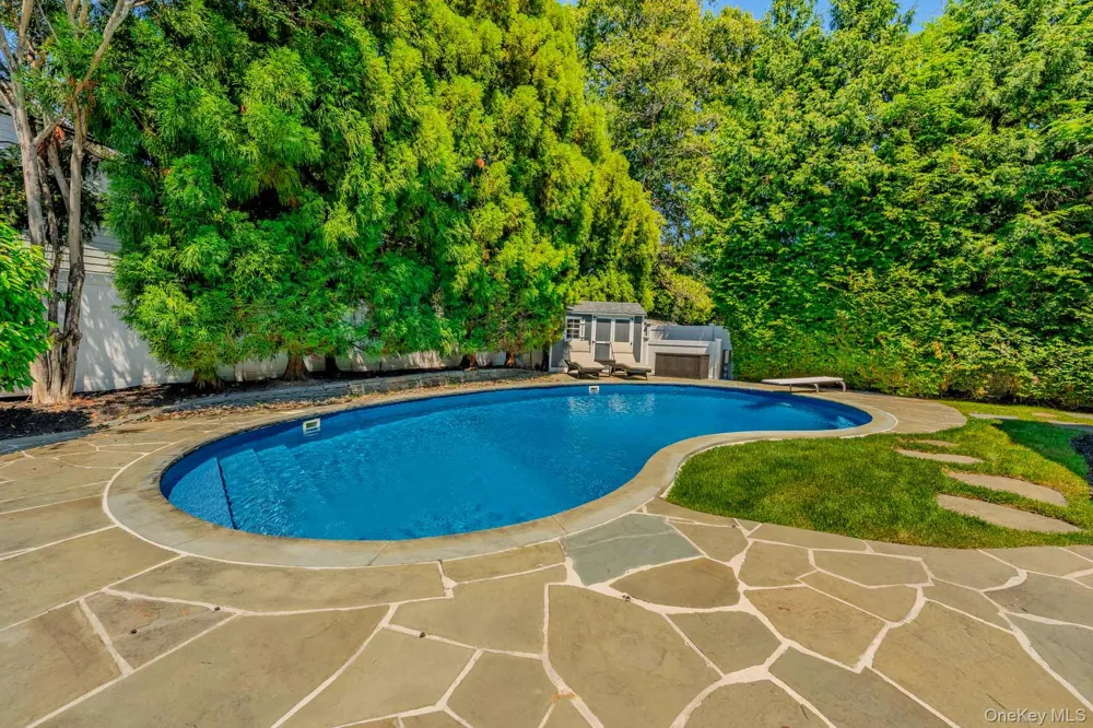 96 Eagle Lane Hauppauge, NY 11788