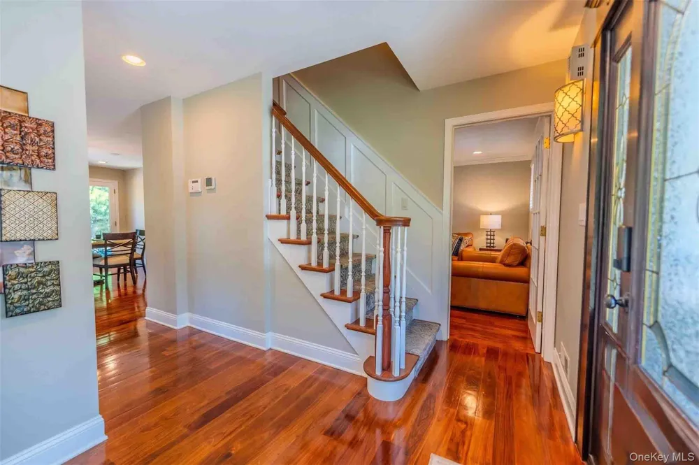 96 Eagle Lane Hauppauge, NY 11788