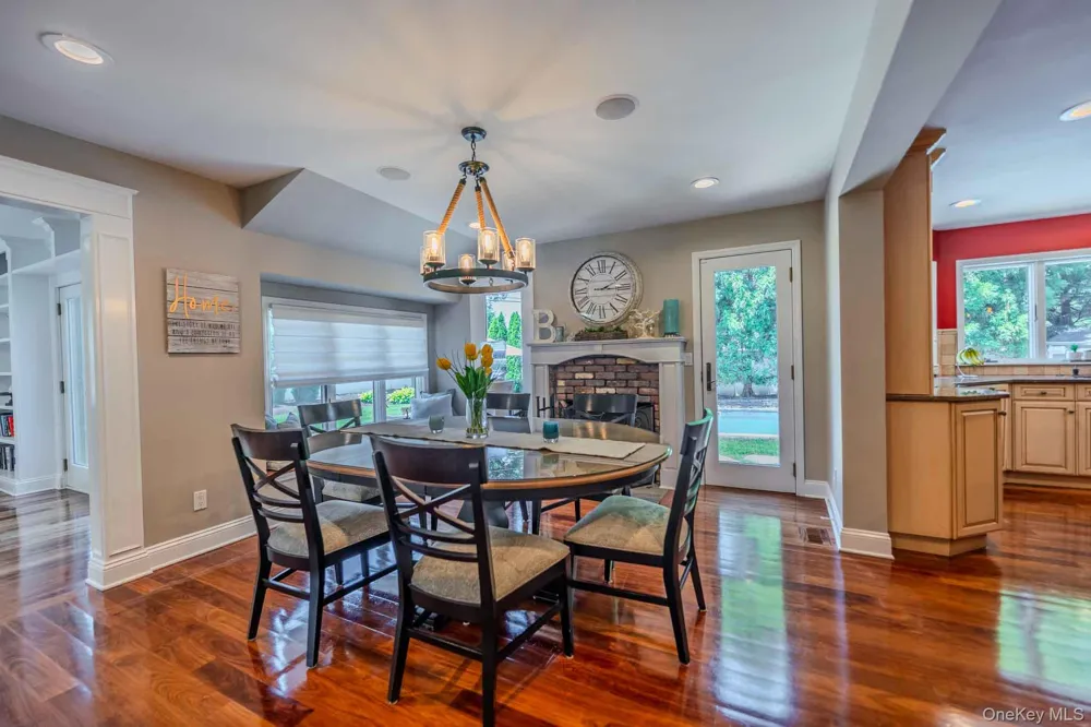 96 Eagle Lane Hauppauge, NY 11788