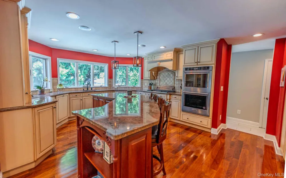 96 Eagle Lane Hauppauge, NY 11788
