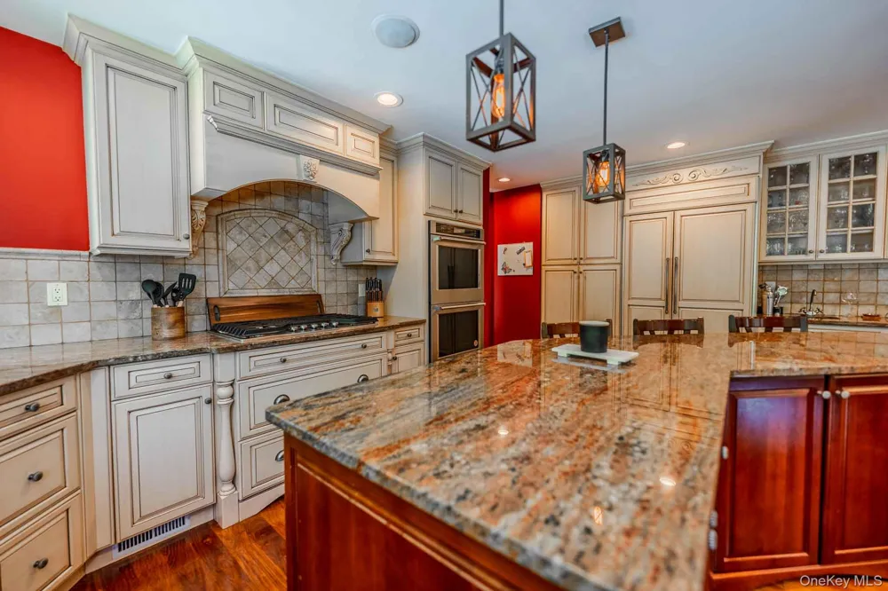 96 Eagle Lane Hauppauge, NY 11788