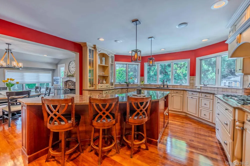 96 Eagle Lane Hauppauge, NY 11788