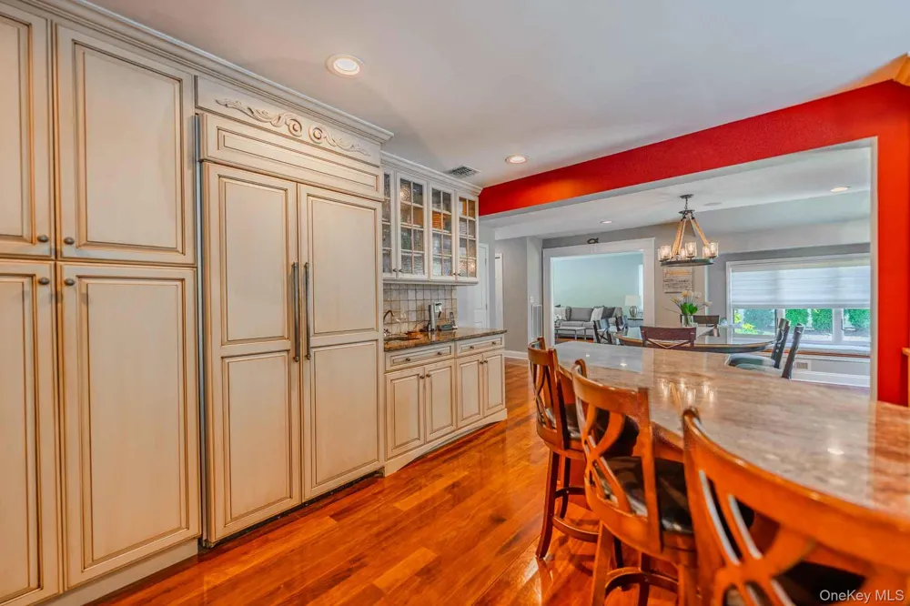 96 Eagle Lane Hauppauge, NY 11788