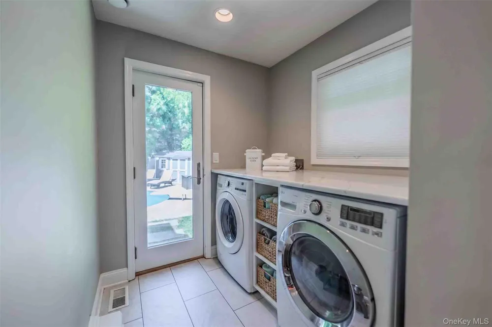 96 Eagle Lane Hauppauge, NY 11788
