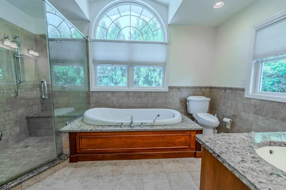 96 Eagle Lane Hauppauge, NY 11788