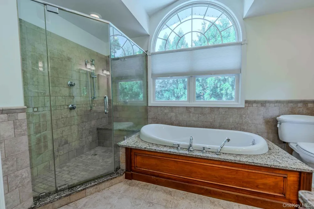 96 Eagle Lane Hauppauge, NY 11788