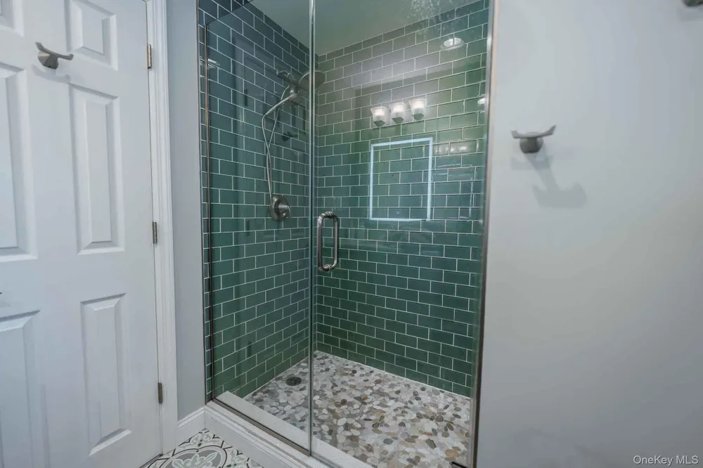 96 Eagle Lane Hauppauge, NY 11788