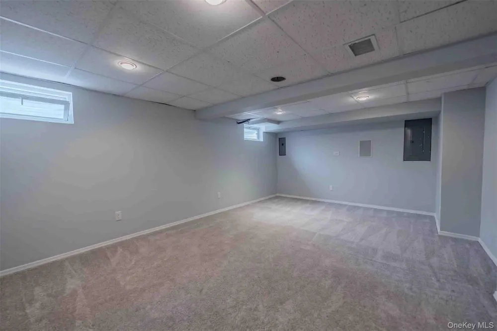 96 Eagle Lane Hauppauge, NY 11788