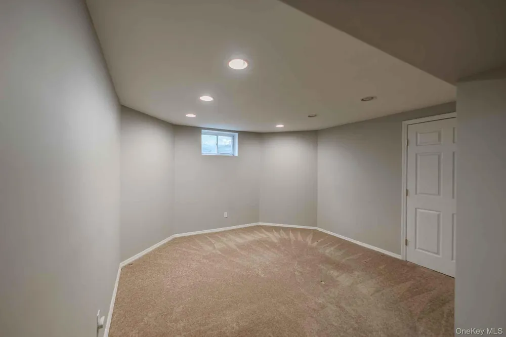 96 Eagle Lane Hauppauge, NY 11788