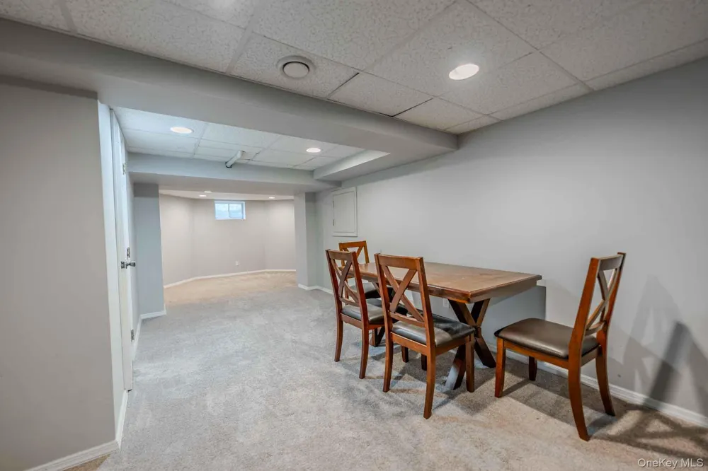 96 Eagle Lane Hauppauge, NY 11788