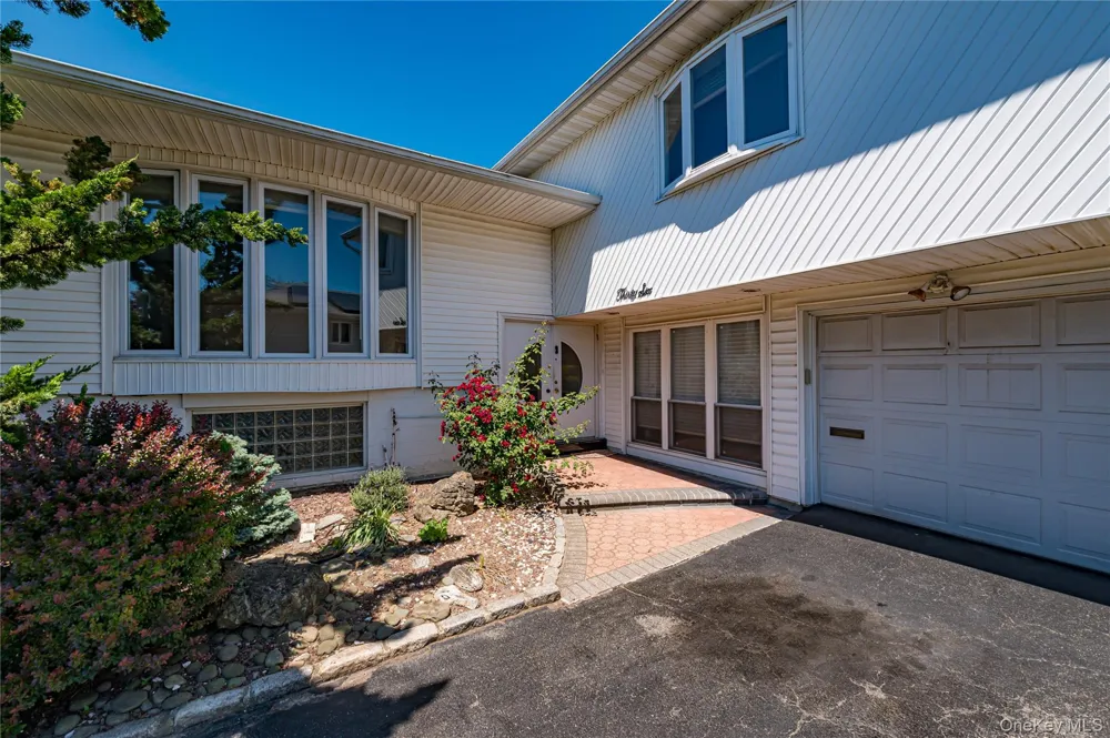 36 Elaine Drive Oceanside, NY 11572