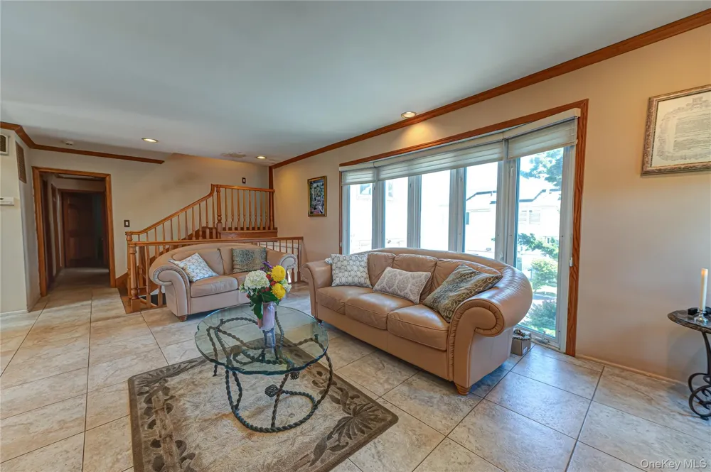36 Elaine Drive Oceanside, NY 11572