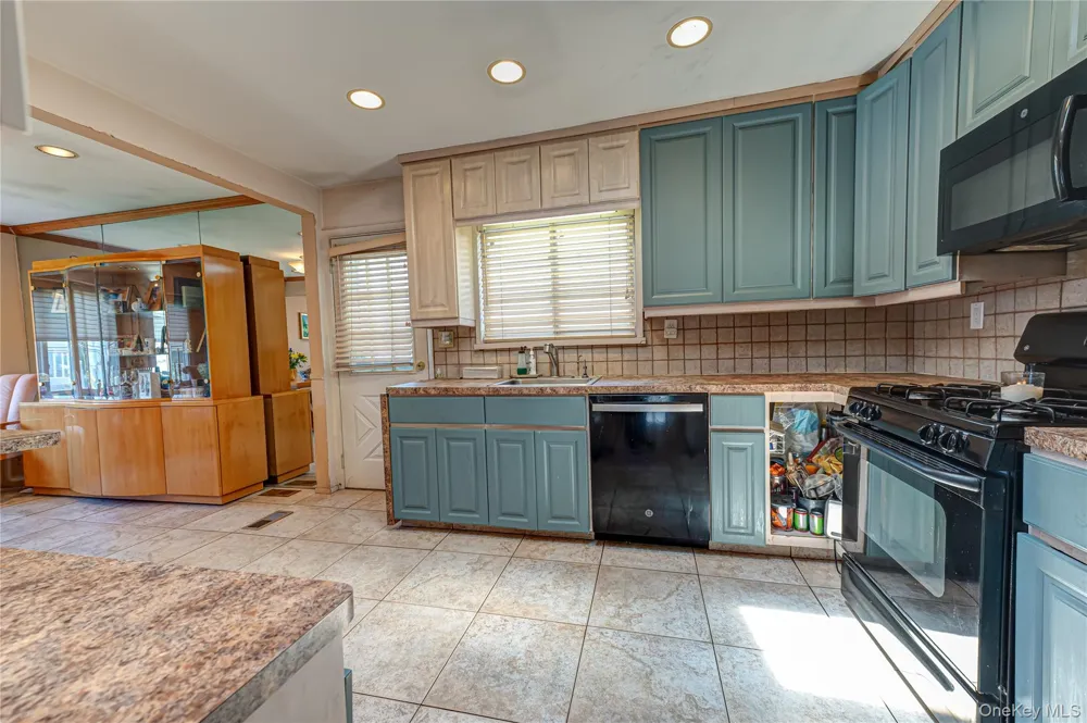 36 Elaine Drive Oceanside, NY 11572
