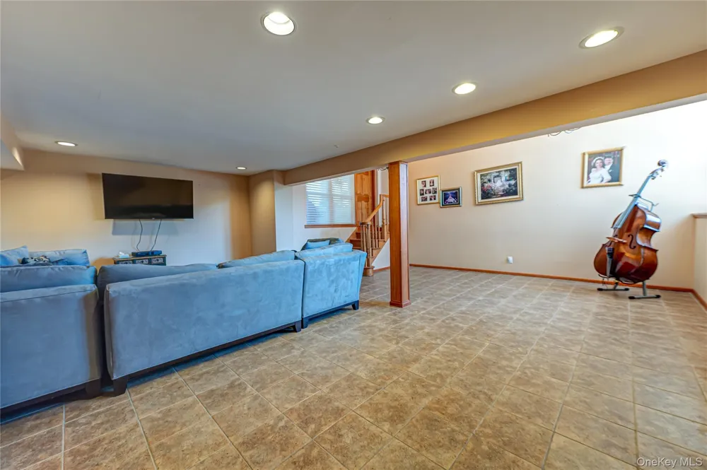 36 Elaine Drive Oceanside, NY 11572