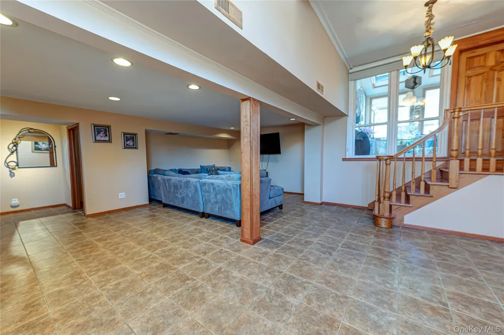 36 Elaine Drive Oceanside, NY 11572