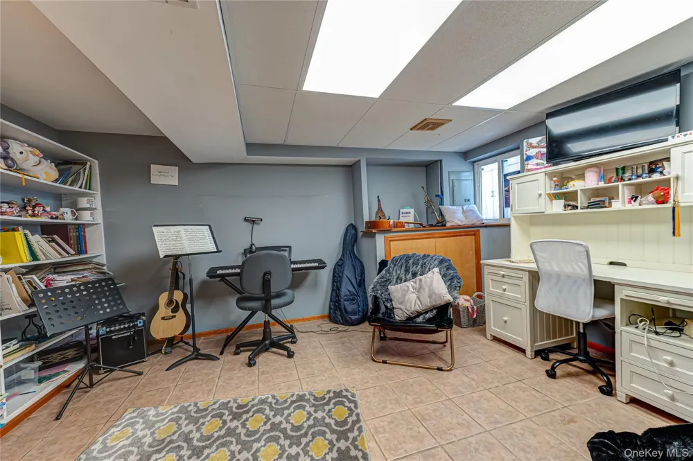 36 Elaine Drive Oceanside, NY 11572