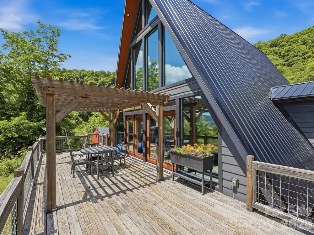 1877 Wilson Cove Road Canton, NC 28716