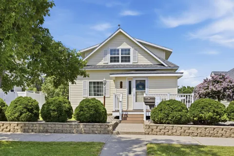 233 6th Street NE