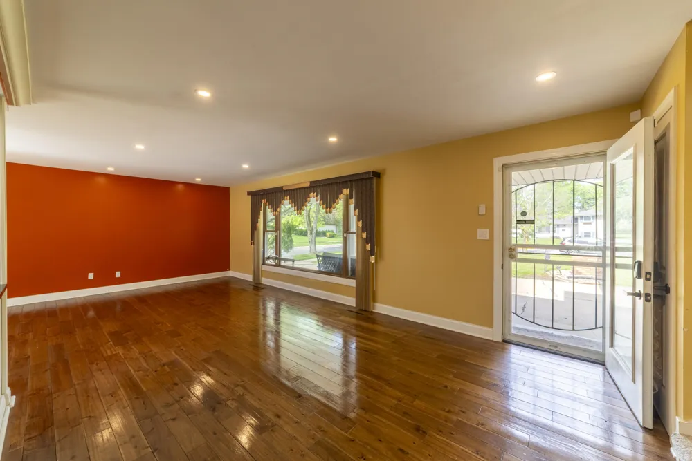 9619 Greenwood Avenue Munster, IN 46321