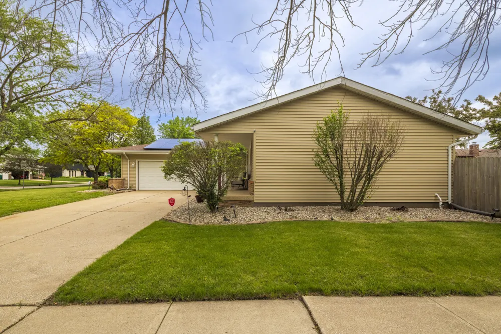 9619 Greenwood Avenue Munster, IN 46321