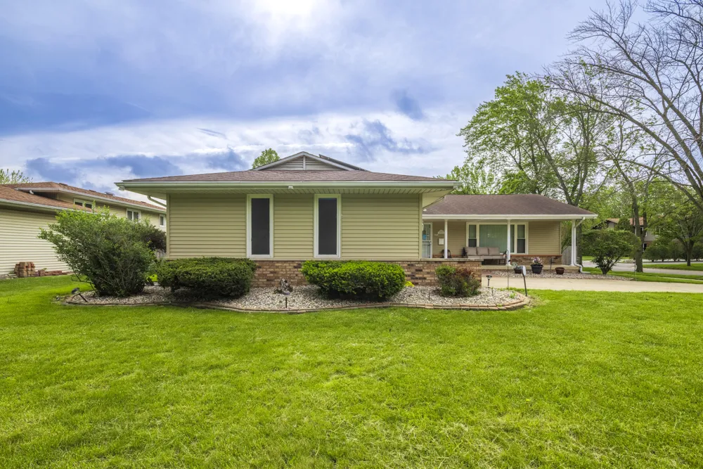9619 Greenwood Avenue Munster, IN 46321