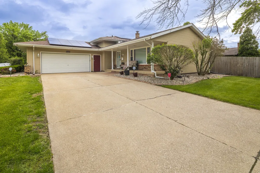 9619 Greenwood Avenue Munster, IN 46321