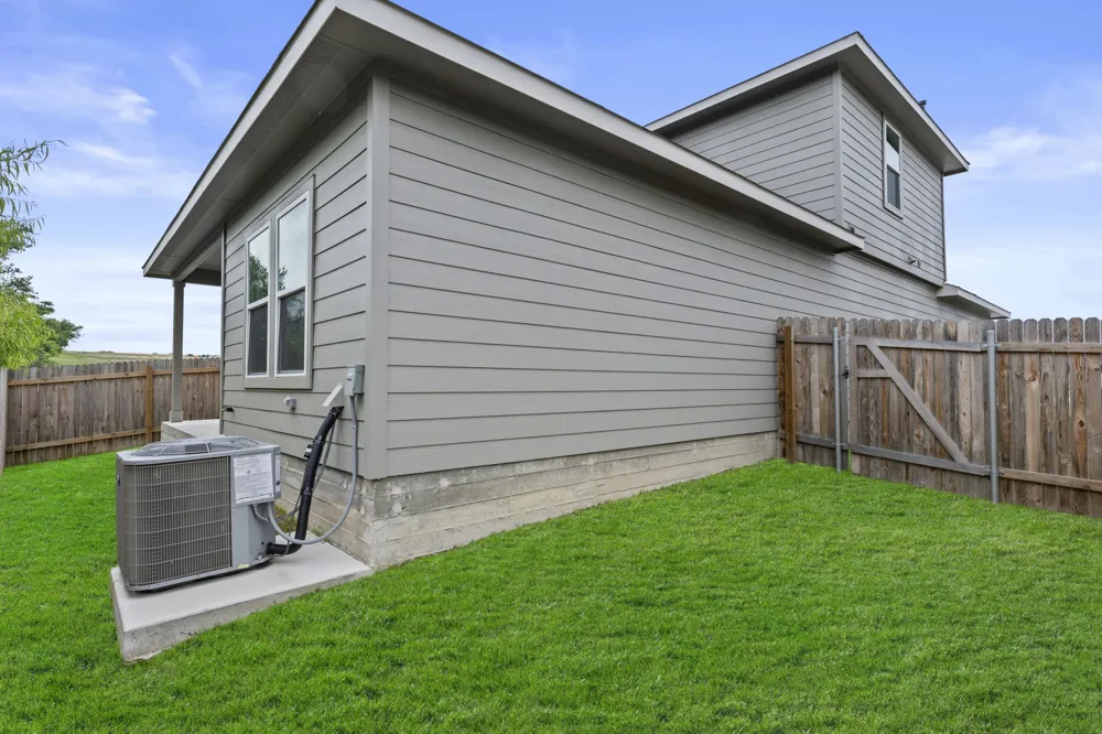 426 GALLAHER Bend Maxwell, TX 78656