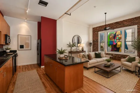 915 Franklin Street #2H