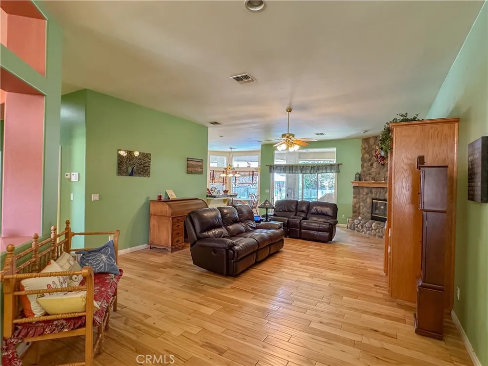 15318 Albert Way Bakersfield, CA 93314