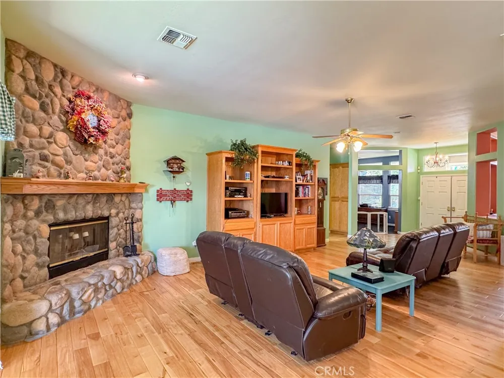 15318 Albert Way Bakersfield, CA 93314