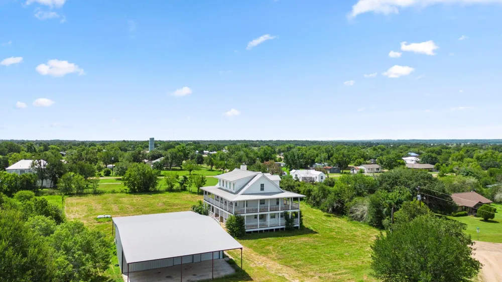 812 W Tobias Road Ellinger, TX 78938