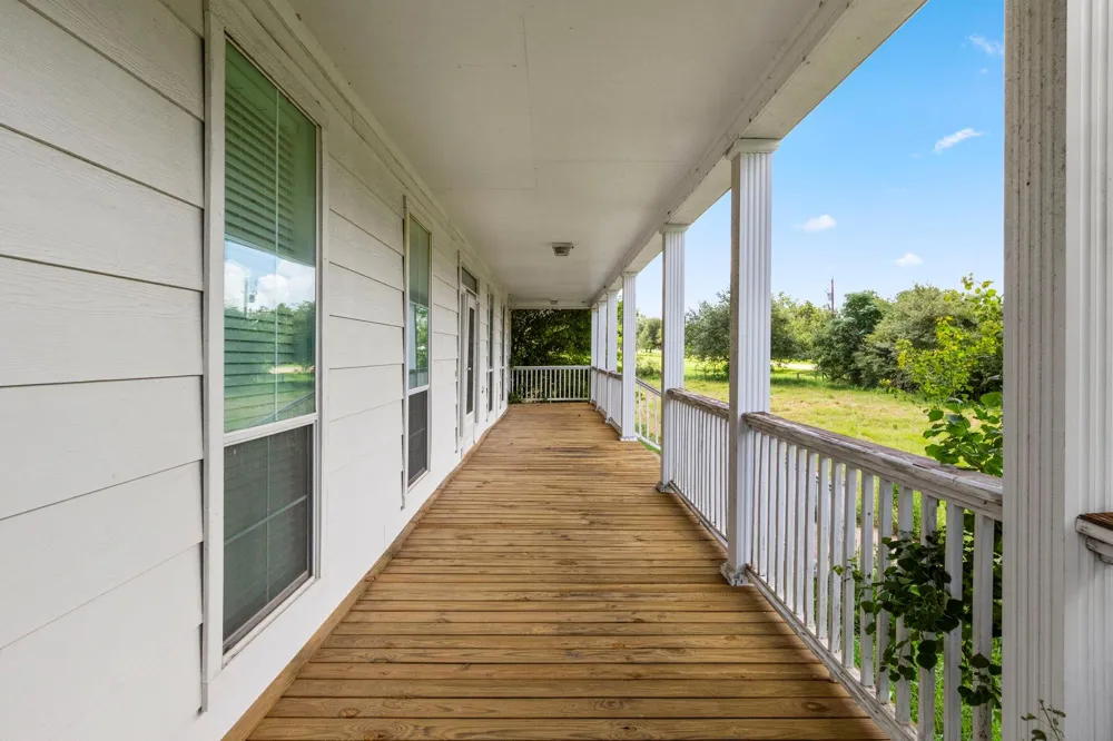 812 W Tobias Road Ellinger, TX 78938