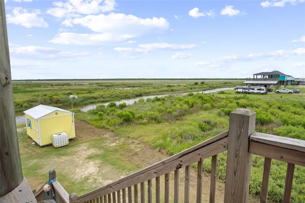 1363 Van Sant Gilchrist, TX 77617