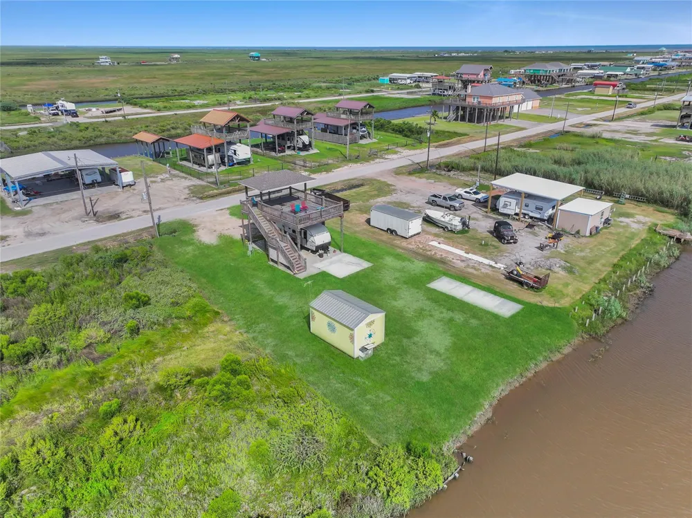 1363 Van Sant Gilchrist, TX 77617