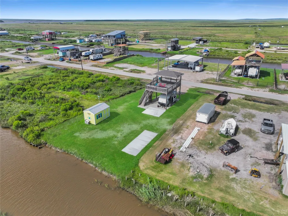 1363 Van Sant Gilchrist, TX 77617