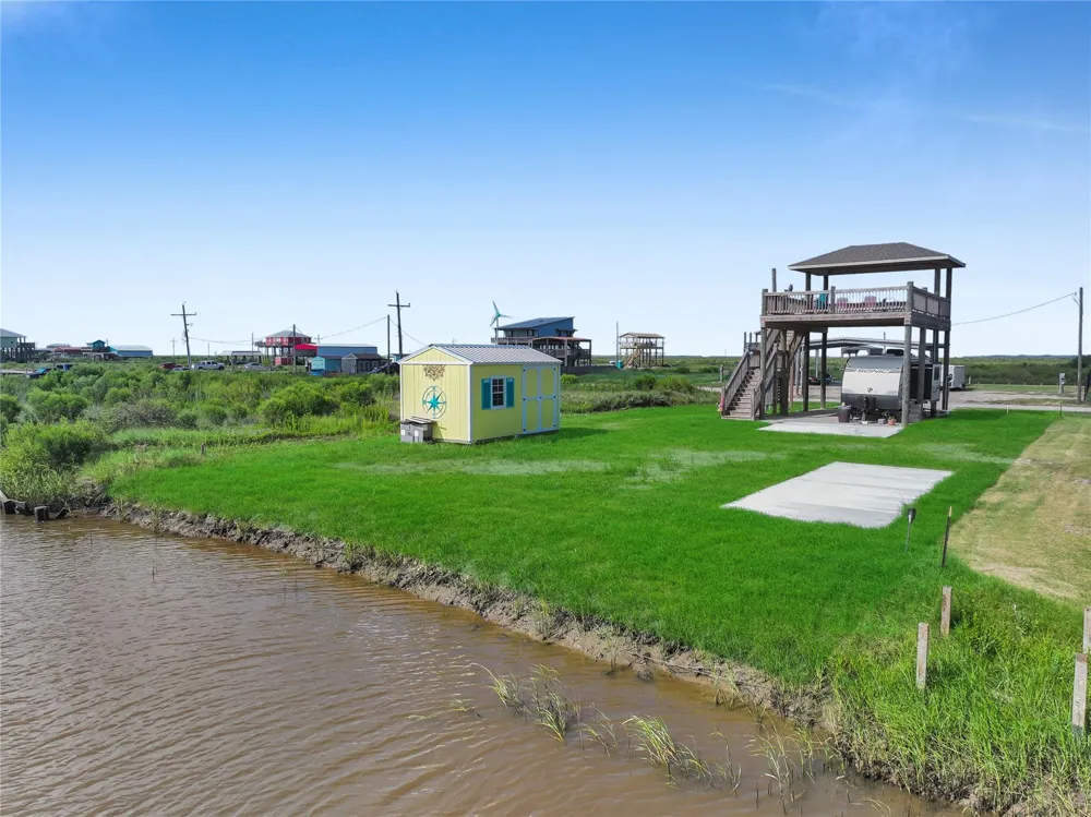 1363 Van Sant Gilchrist, TX 77617