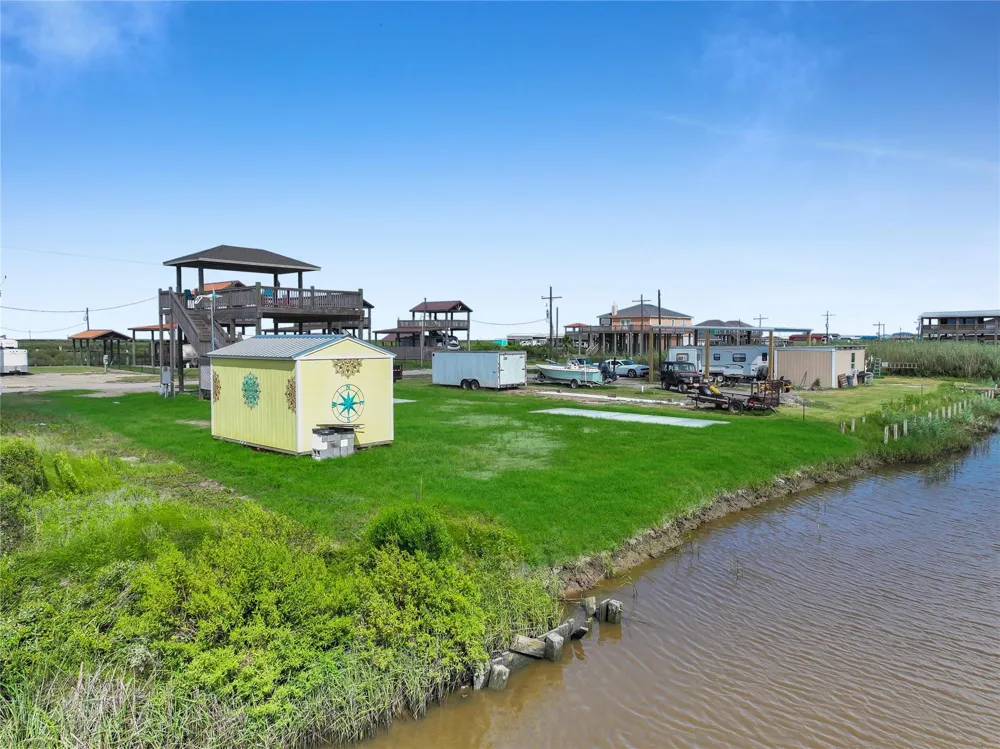 1363 Van Sant Gilchrist, TX 77617
