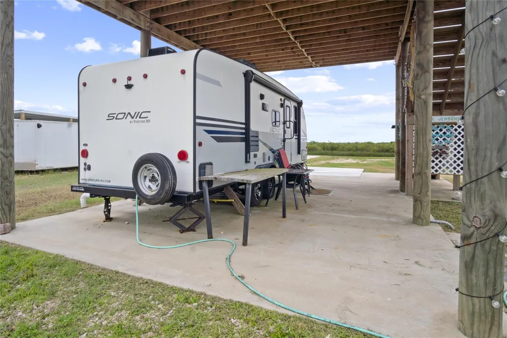 1363 Van Sant Gilchrist, TX 77617