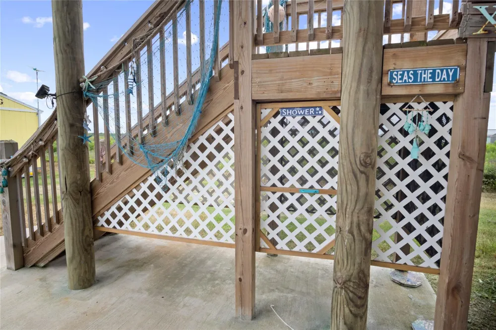 1363 Van Sant Gilchrist, TX 77617