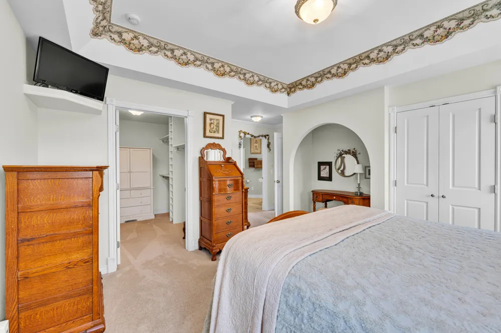 15311 S Barton Lake Drive Vicksburg, MI 49097